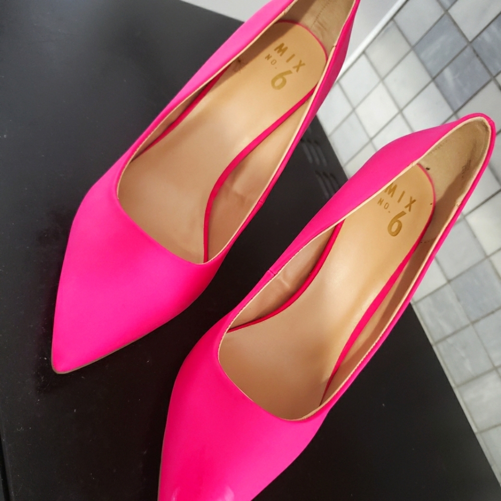 Dress pumps